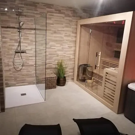 Vakantiehuis Houtem Met Wellness 펜션 베우른